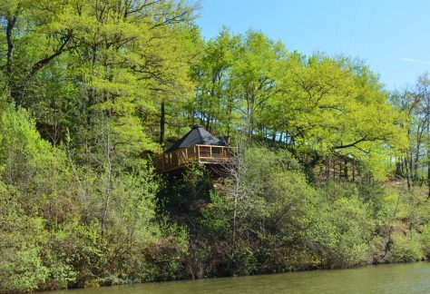 cabane_dans_les_arbres-hirondelle-ferme_du_d.max-900x900_ERagvZH