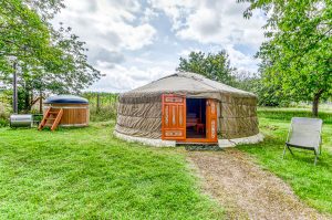 Dans quel type d’hébergement insolite investir pour être rentable : yourte