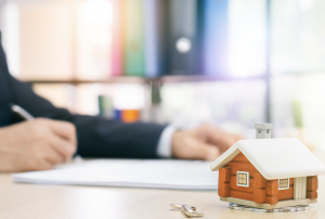 Mal évaluer les travaux fait partie des 6 erreurs à éviter avant de se lancer en hébergement insolite