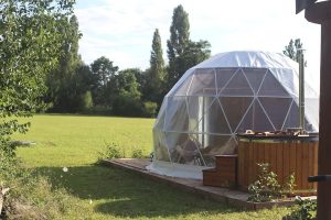 10 équipements écoresponsables pour réduire l’impact environnemental de votre hébergement insolite