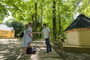 Accueil client hébergement insolite