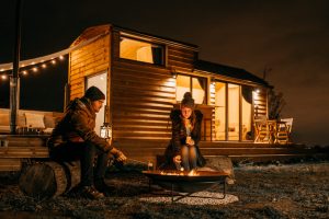 hébergement insolite à la nuit tombée