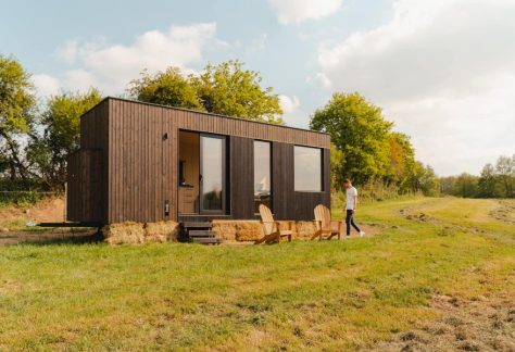 Tiny house dans un champ